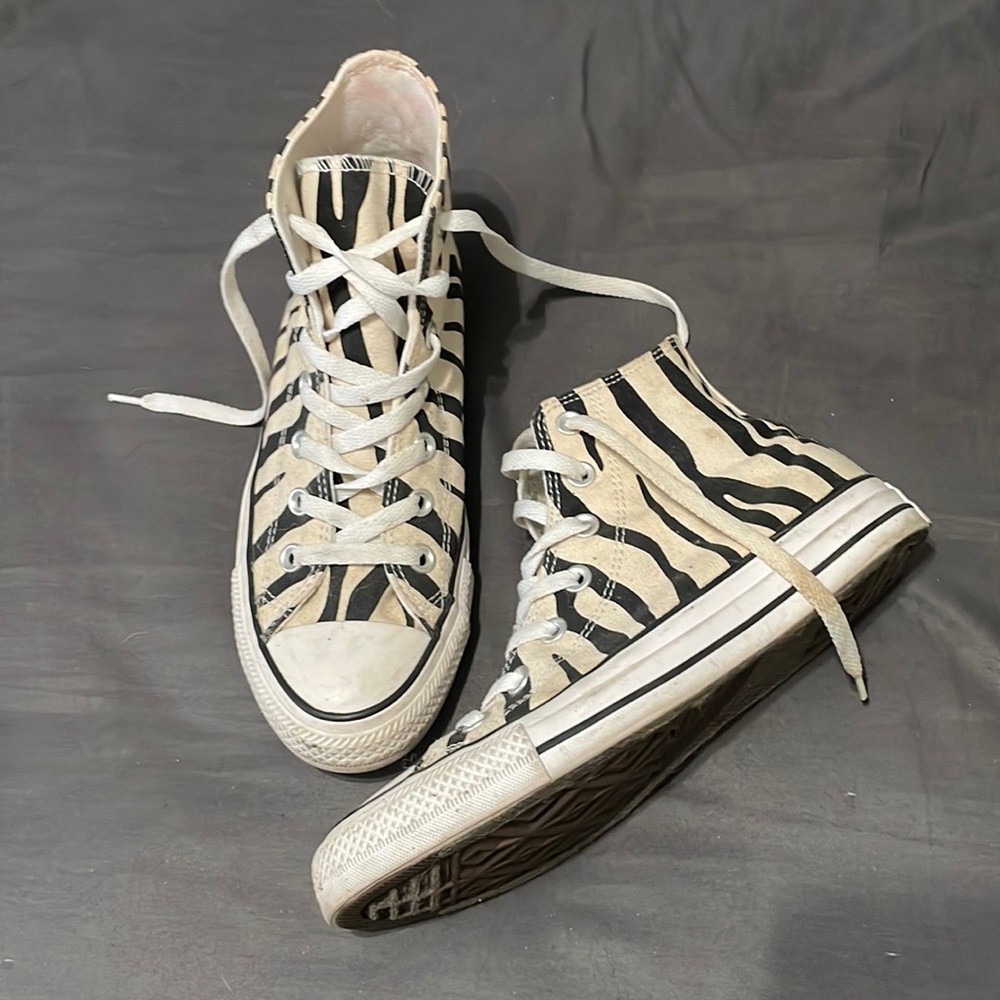 Size 7.5 women’s Zebra print Converse
